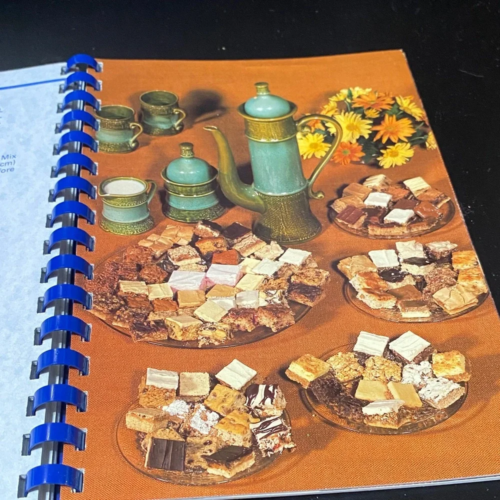 Jean Pare Company’s Company 150 Delicious Squares Vintage cookbook